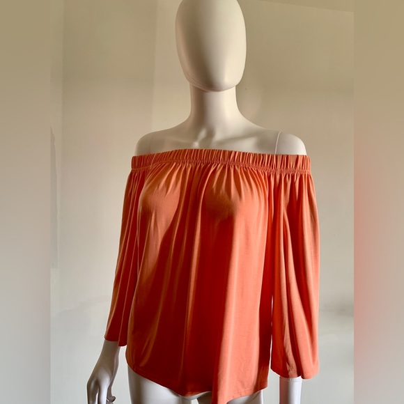 NWOT Marciano Armelle Off-The-Shoulder Top in Peach - Picture 1 of 6
